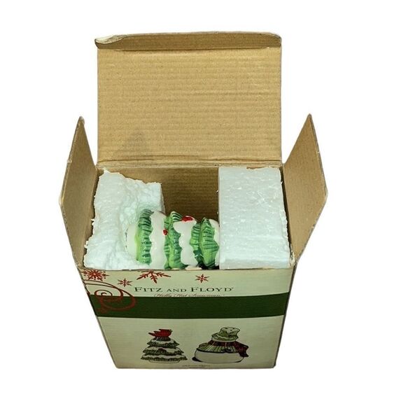 Fitz & Floyd 2013 Holly Hat Salt and Pepper Shaker - Picture 14 of 15